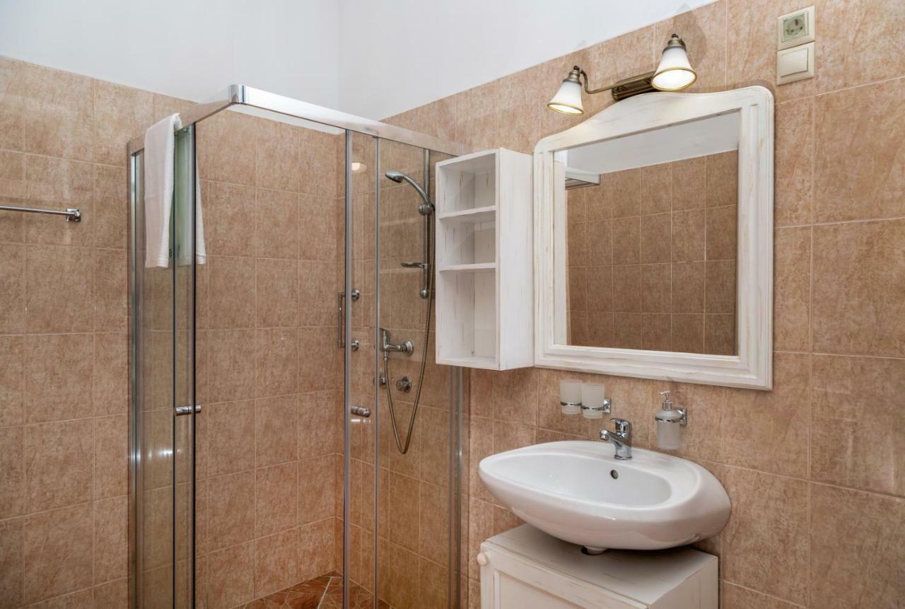 Balzsam Apartmanhaz Harkány Buitenkant foto