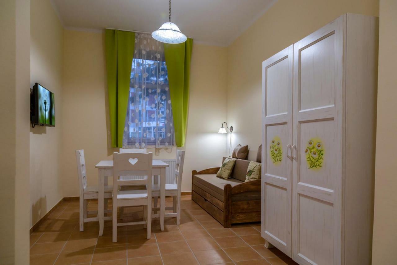 Balzsam Apartmanhaz Harkány Buitenkant foto