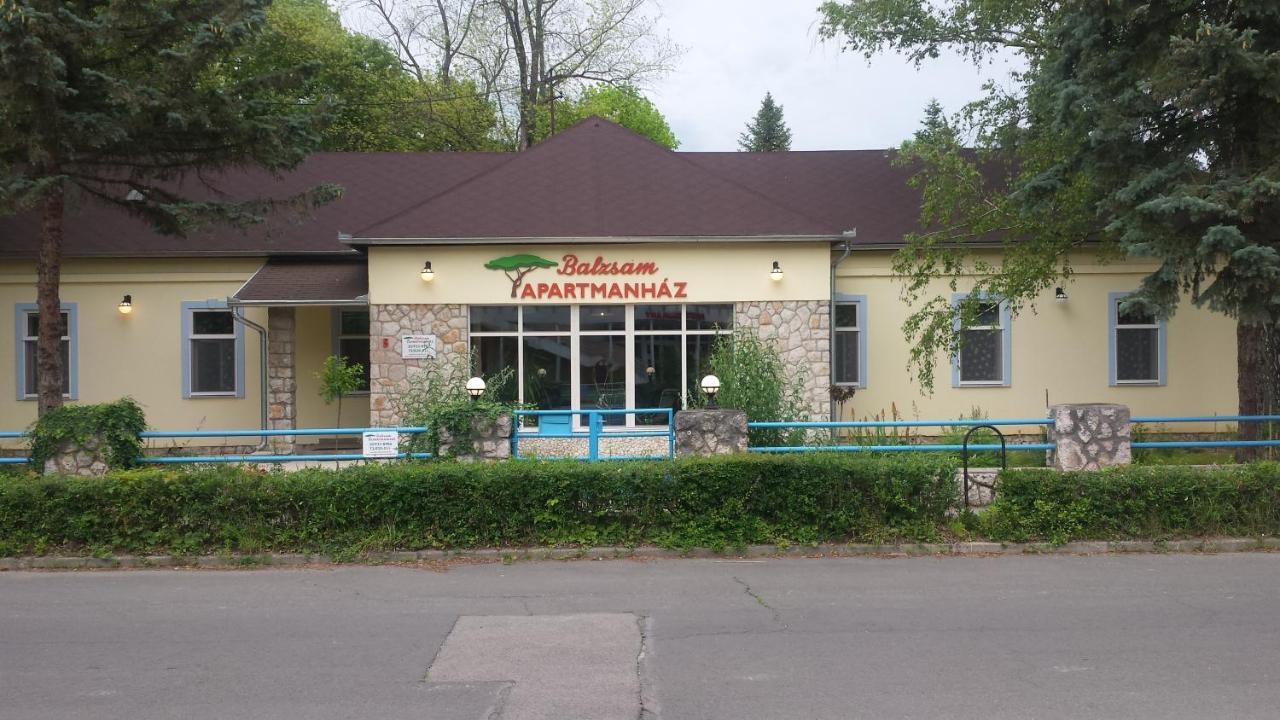 Balzsam Apartmanhaz Harkány Buitenkant foto